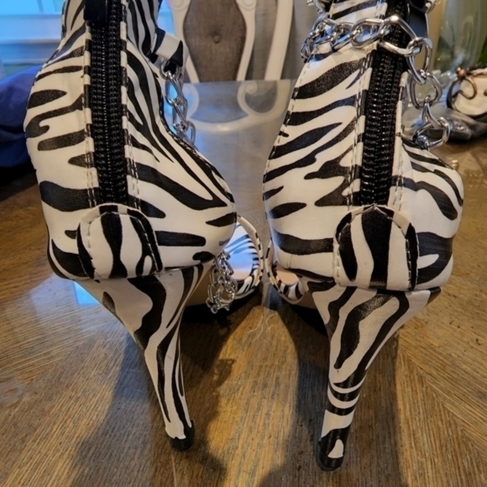 Brand New‎ Zebra Print Heels Size 39/ 8 US - Picture 3 of 6
